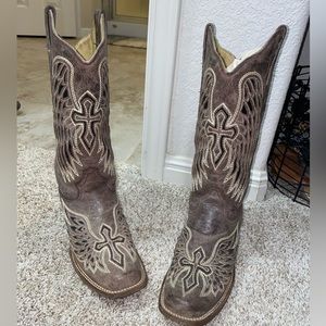 Women’s cowgirl boots